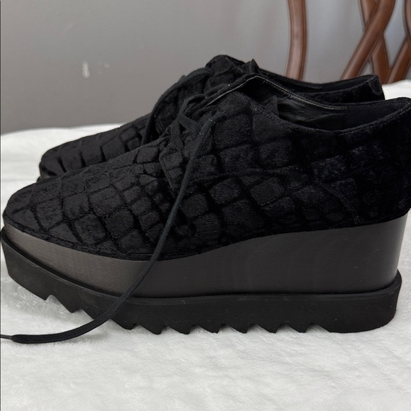 Stella McCartney Black Textured Platform Shoes - Picture 5 of 11